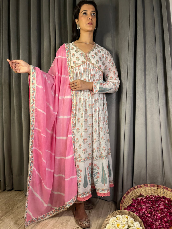 MASAKALLI WHITE AND PINK ANARKALI